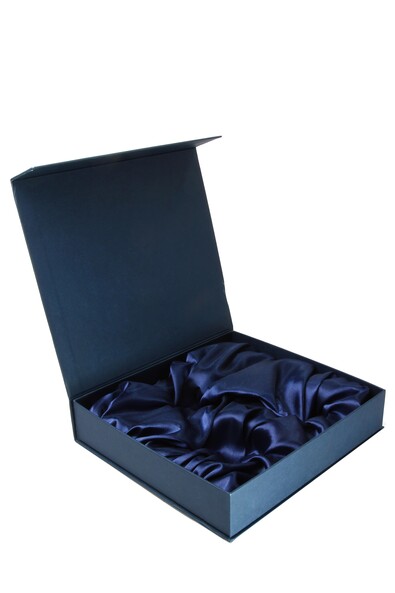 Черная икра в подарочном наборе в шелке "Горкунов: Многоточие"
